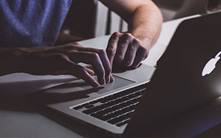 爱游戏在线-乌拉圭队后卫佩雷斯在巴黎奥运会上表现出色，佩雷拉转会拉齐奥