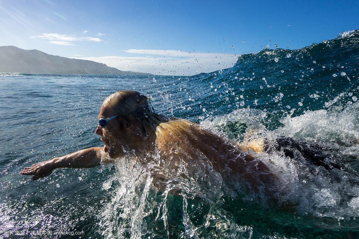 环球冲浪邀请赛,海浪中的极限挑战 环球冲浪邀请赛,海浪中的极限挑战
