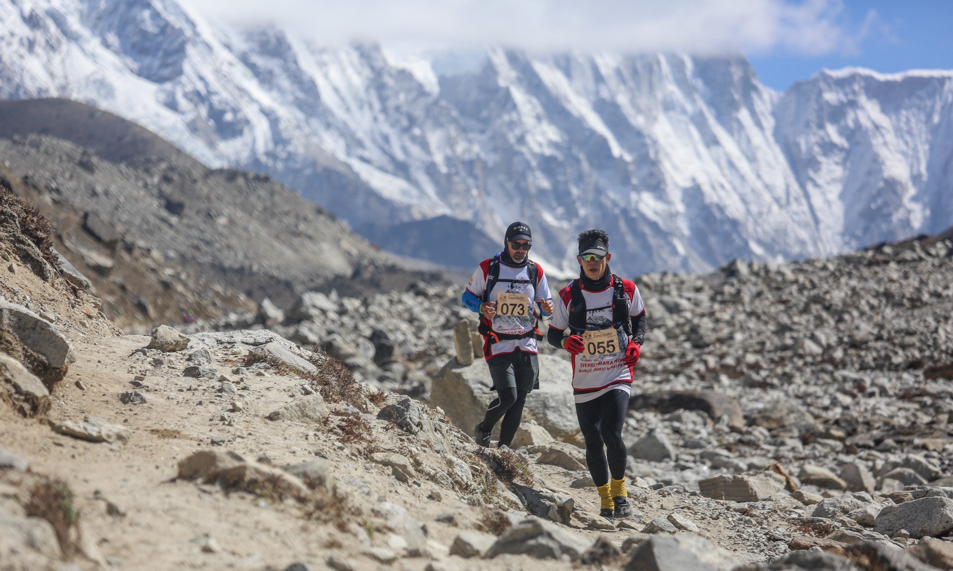 爱游戏平台-高原滑雪半程马拉松，雪域风光中的速度之旅