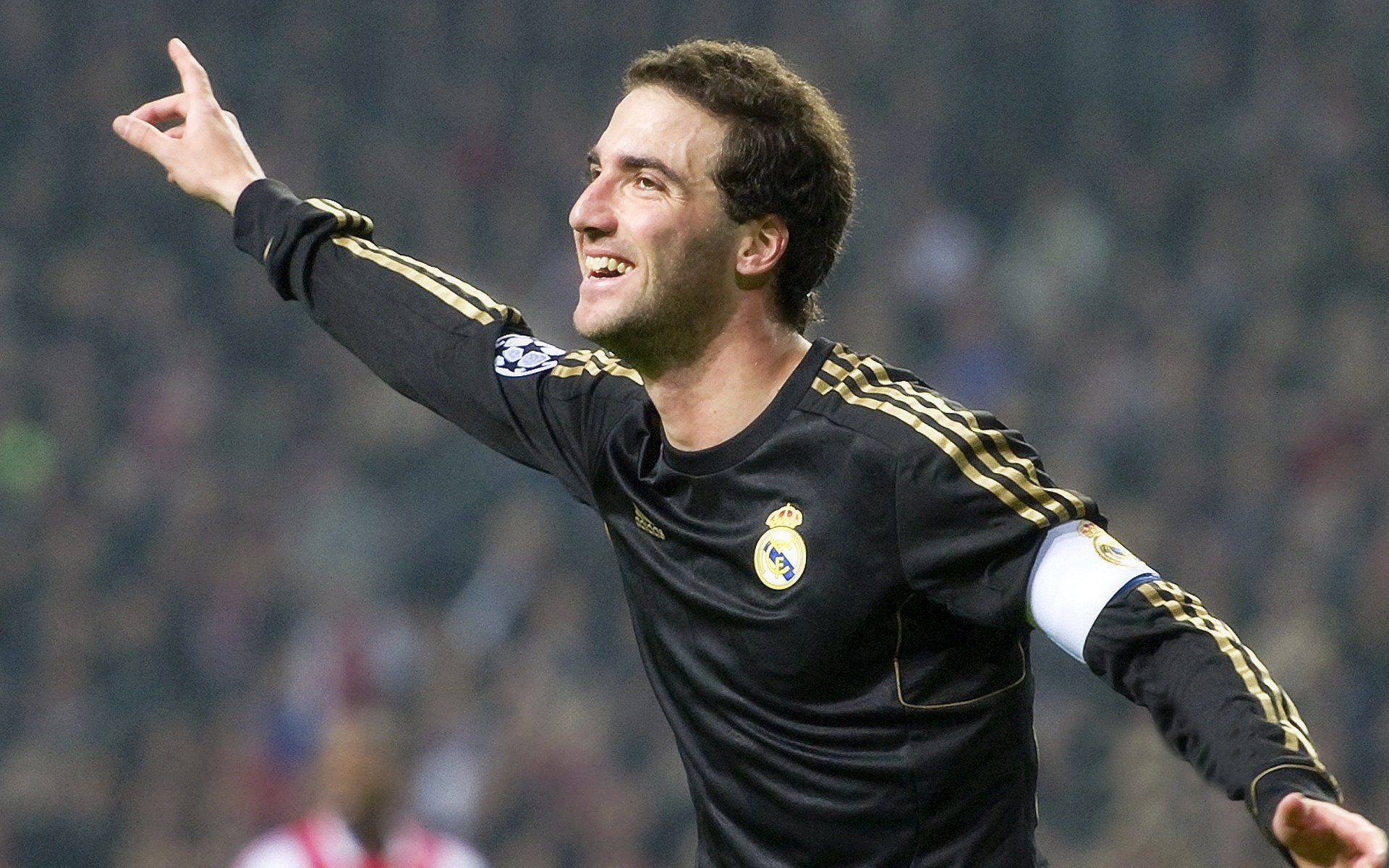 德甲足球场景智慧化，打造科技足球新体验，足球高科技